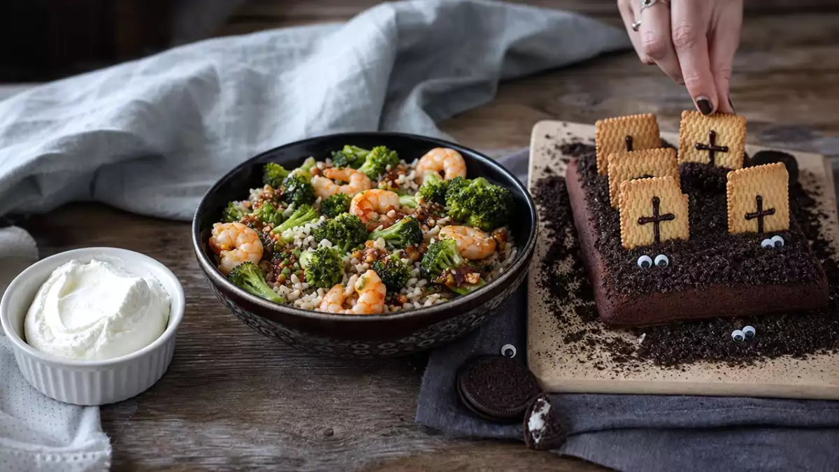 Menu dnia, 29 października: domowy serek, pikantne brokuły z krewetkami i halloweenowe brownie
