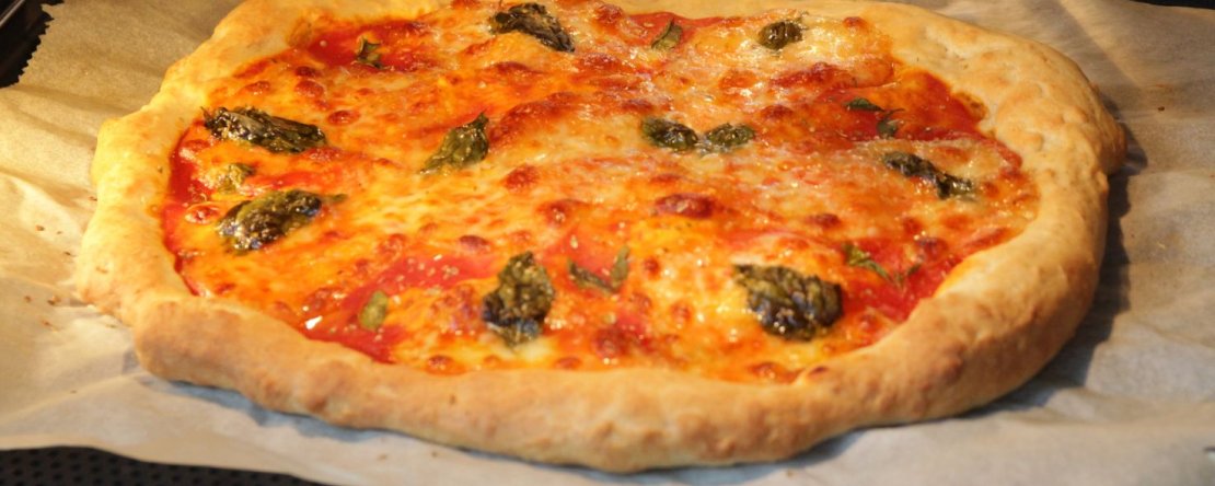 Zimna pizza? Sztuczki jak ją dobrze odgrzać w domu!