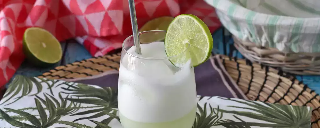 Brazylijska lemoniada: najbardziej orzeźwiający napój lata, którego koniecznie trzeba spróbować!