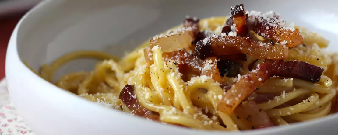 Czy wiesz, dlaczego guanciale to nie to samo co pancetta w carbonarze?