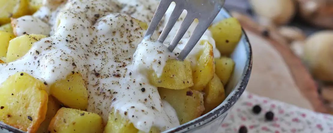 Pieczone ziemniaki cacio e pepe: tak kremowe, że nigdy ich nie próbowałeś!