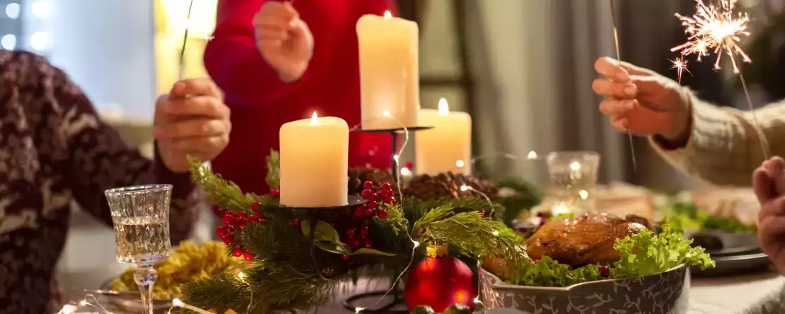 Świąteczne menu za mniej niż 10 euro za osobę: możliwe, eleganckie i bardzo ekonomiczne świętowanie.