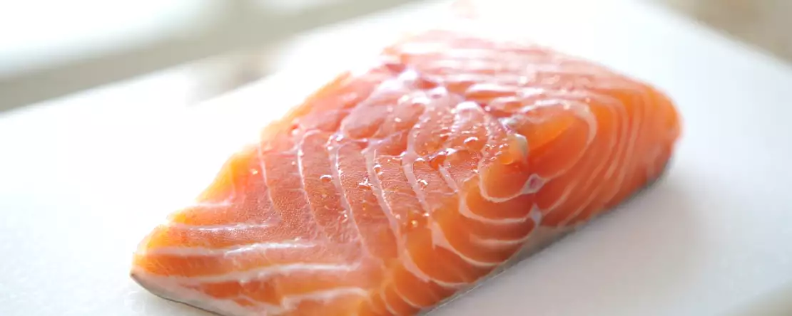 Jak bezpiecznie rozmrażać ryby (i zachować ich teksturę)