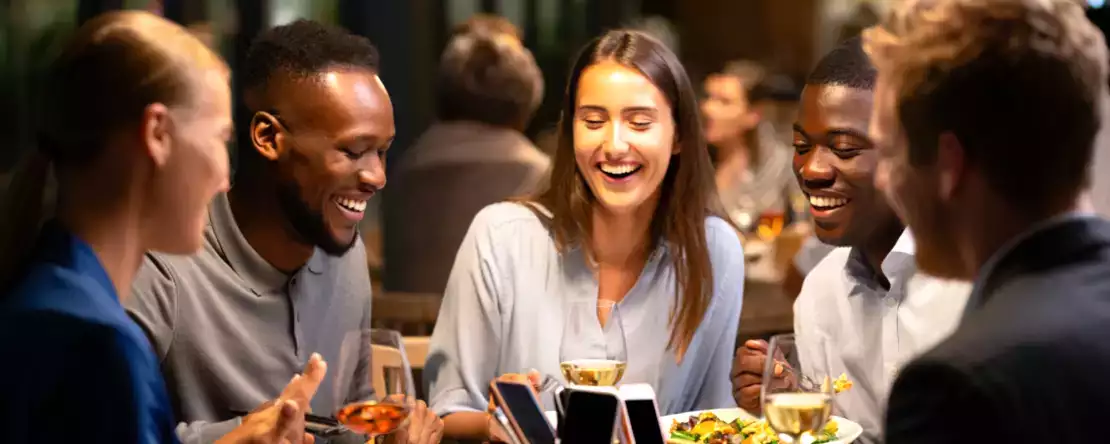 Coraz więcej restauracji decyduje się na Phone-ban: co tak naprawdę dzieje się z klientami?