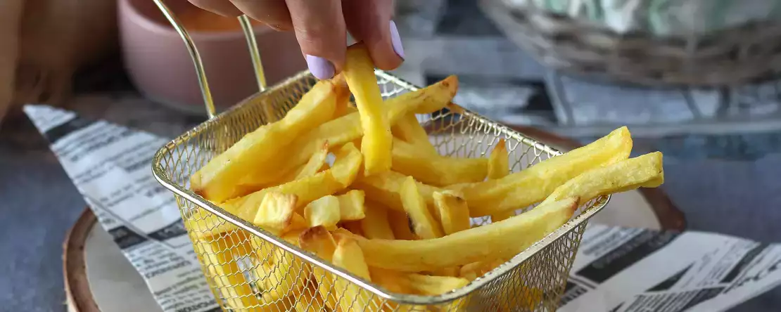 5 nieodpartych przepisów na ziemniaki z użyciem frytkownicy powietrznej