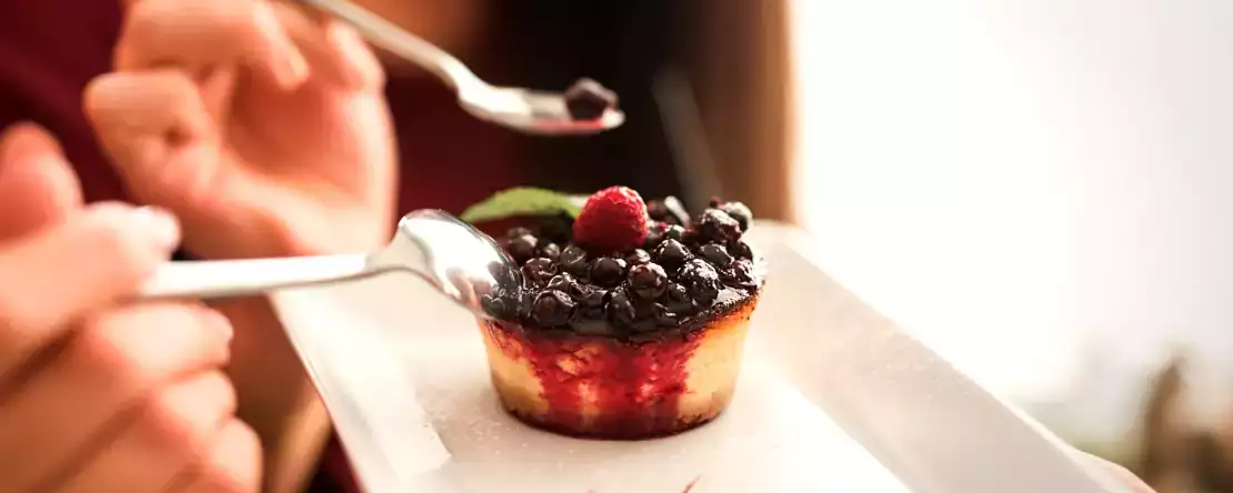 Deser jest taki sam. Wrażenie nie jest takie samo: czy wiesz, że sztućce mogą zmienić sposób, w jaki smakuje?