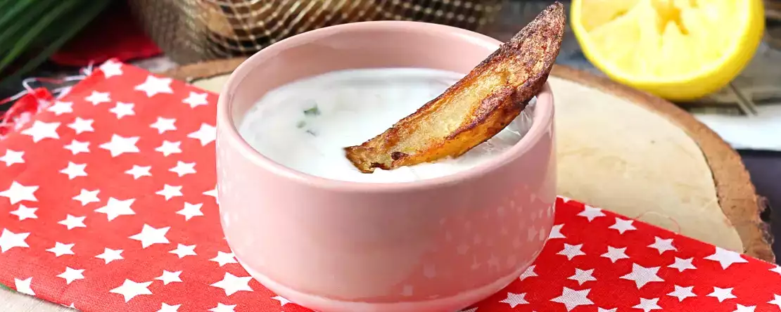 Jeśli uwielbiasz frytki, koniecznie musisz spróbować tych 12 domowych kremowych sosów.