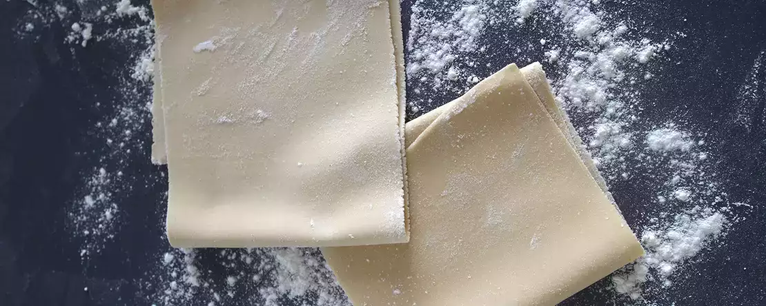 Jest to idealny domowy makaron lasagne: nie trzeba go najpierw gotować i jest jeszcze smaczniejszy