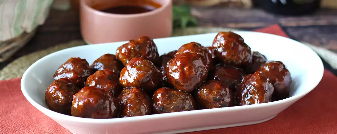 Klopsiki we frytkownicy powietrznej ze słodko-kwaśnym sosem barbecue: łatwy i nieodparty przepis idealny na obiad i przystawki (gotowy w mniej niż 30 minut)