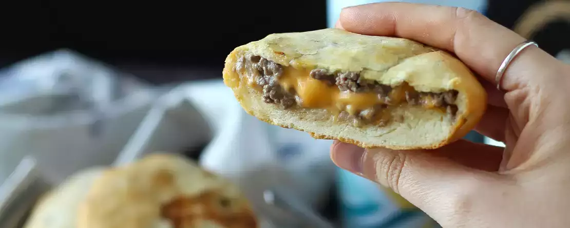 Te 10 przepisów z roztopionym serem doprowadza wszystkich do szaleństwa (i wkrótce zrozumiesz dlaczego).