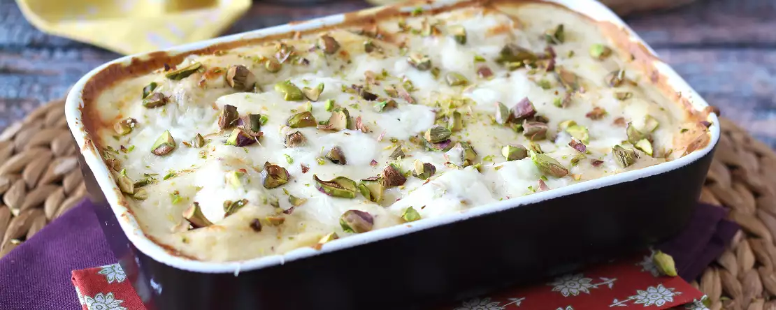 Lasagne di pesce: kremowy przepis z łososiem, burratą i pistacjami, który zrewolucjonizuje niedzielny obiad