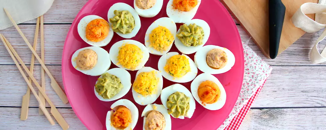 Jajka mimoza, jajka chmurki, jajka cocotte: 7 oryginalnych sposobów na gotowanie jajek na Wielkanoc