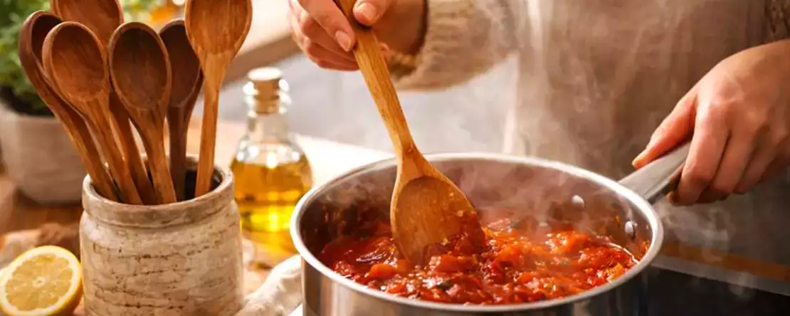 Sekret babci na konserwację drewnianych łyżek i pozbycie się z kuchni nieprzyjemnych zapachów, pęknięć i ukrytego brudu