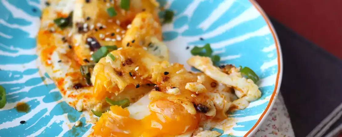 Masz 2 jajka i mało czasu? Ten przepis uratuje Twoją kolację (a może i śniadanie!).