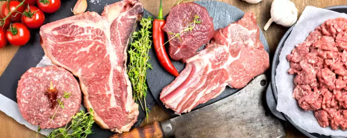 Dlaczego mięso należy zawsze wyjmować z lodówki przed gotowaniem (i na jak długo)?