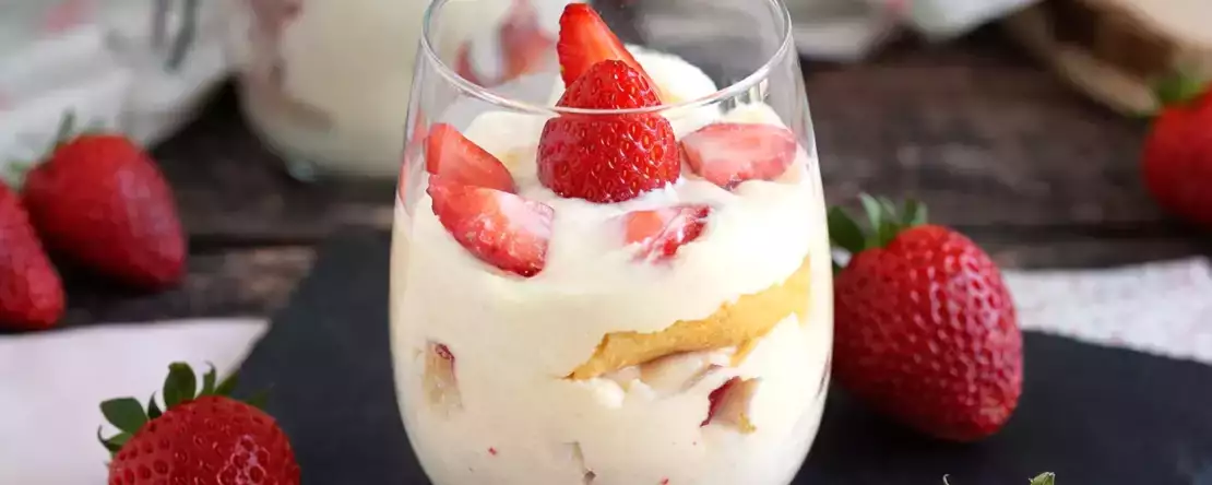 Truskawkowe tiramisu: wiosenna wersja włoskiego klasyka