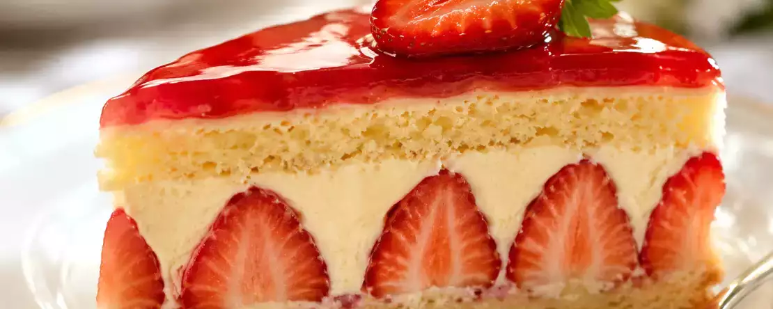 Kultowe przepisy z truskawkami: od pavlovej po fraisier - podróż po deserach świata.