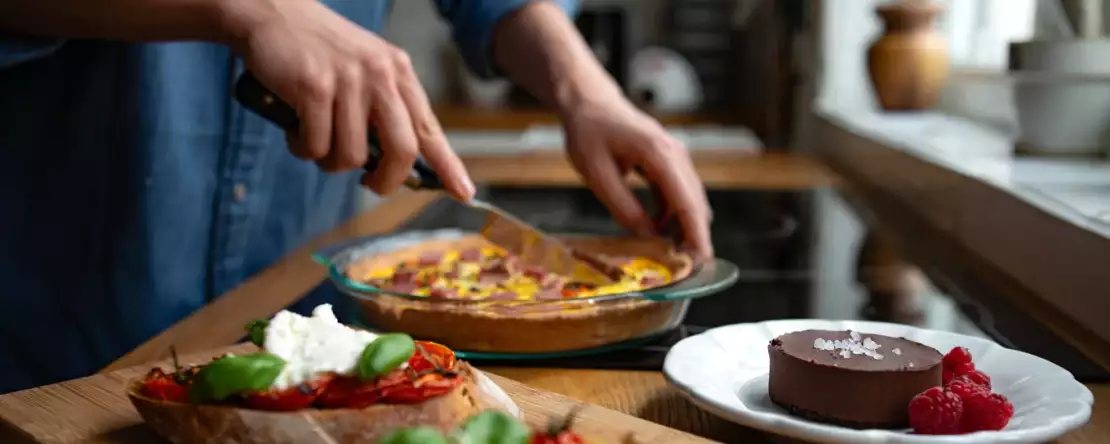 Codzienny menu, 14 czerwca: smakowita bruschetta, quiche i mus czekoladowy