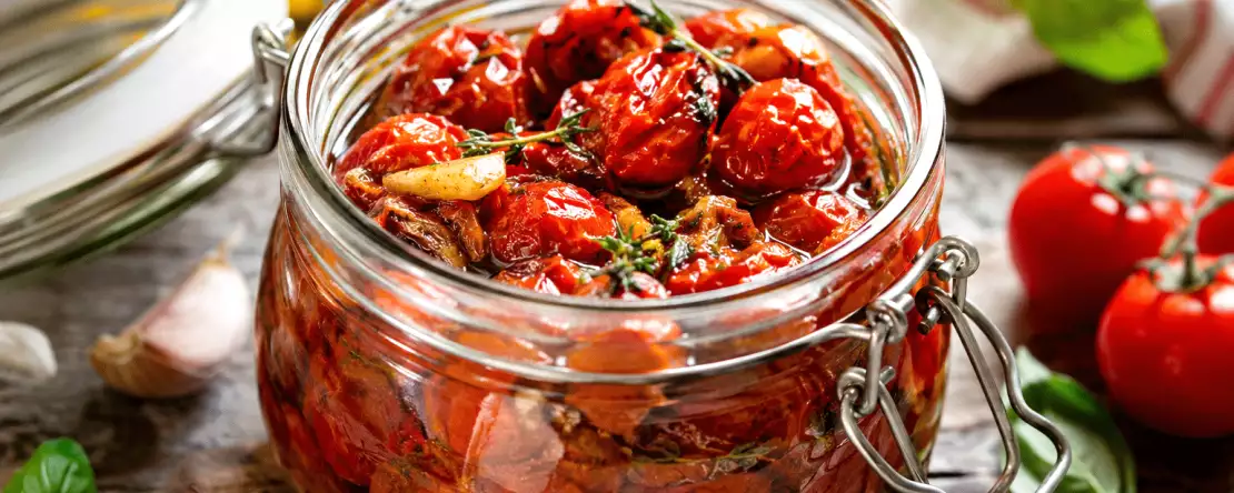 Przejrzałe pomidory koktajlowe: proste sposoby na ich przechowywanie przez kilka tygodni bez marnotrawstwa
