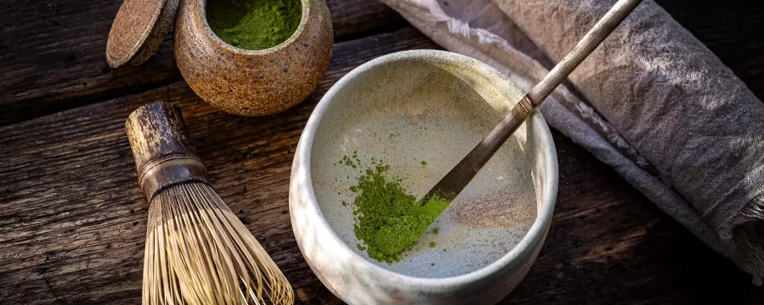 Matcha latte jest zbyt gorzkie albo ma grudki? Jak za każdym razem przygotować gładkie i kremowe latte
