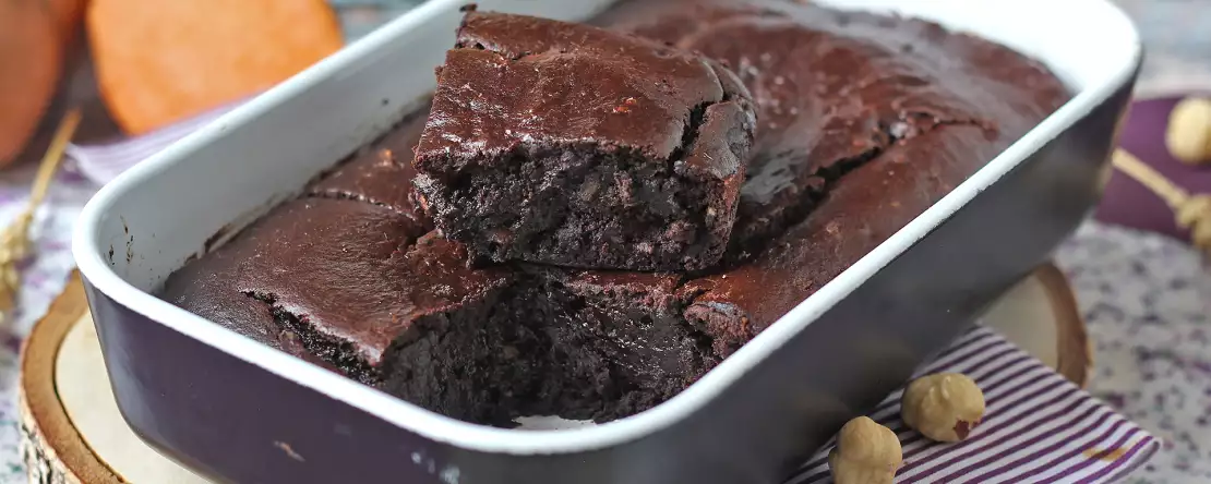 Ani masło, ani olej: sekret tego niesamowicie wilgotnego brownie tkwi w składniku, którego nikt by się nie spodziewał