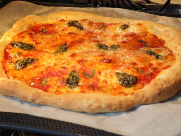 Zimna pizza? Sztuczki jak ją dobrze odgrzać w domu!