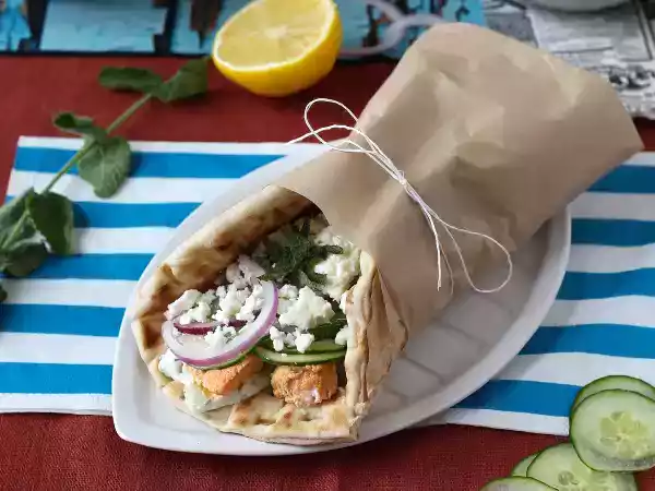 9 najsmaczniejszych greckich potraw, których spróbowałam podczas podróży (i jak przygotować je w domu!)