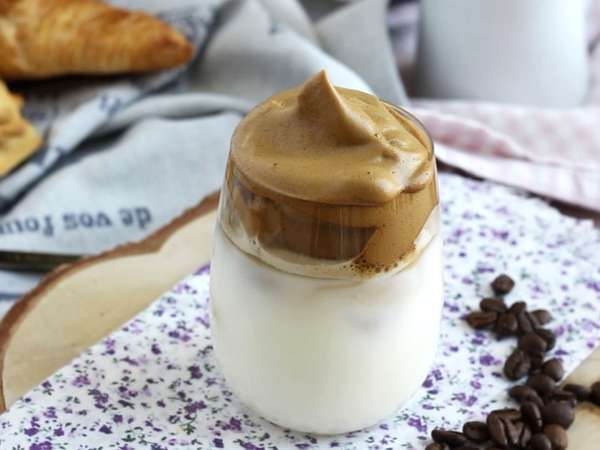 Przepisy na kawę parzoną na zimno na lato: od frappuccino po affogato, proste i oryginalne pomysły