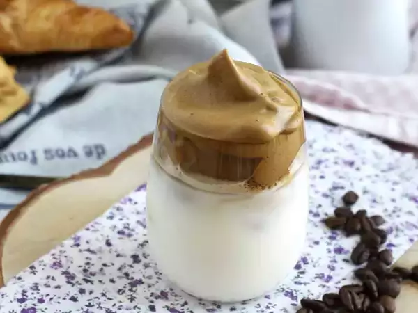 Przepisy na kawę parzoną na zimno na lato: od frappuccino po affogato, proste i oryginalne pomysły