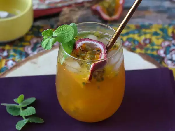 8 super orzeźwiających letnich drinków, które możesz przygotować od razu w domu (numer 5 jest niesamowity!)