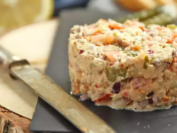 Zamień puszkę sardynek w pasztet godny restauracji (prosty, tani i gotowy w 5 minut)