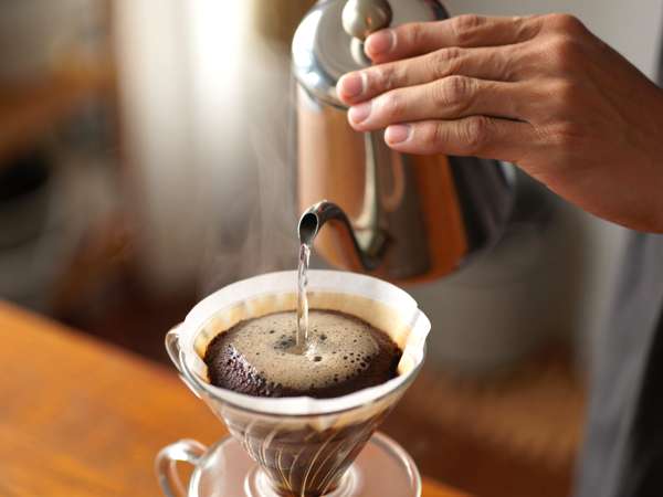 Nawet o tym nie wiesz, ale ta sztuczka sprawia, że Twoja kawa jest o wiele lepsza (i nic nie kosztuje).