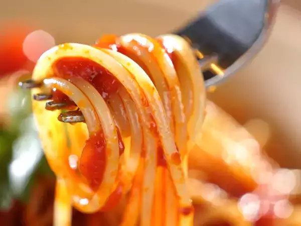 14 przepisów na spaghetti, które zmieniają zwykłe danie w coś niesamowitego