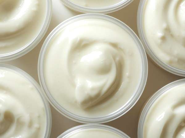 Codzienne jedzenie jogurtu: dobre dla zdrowia czy nie? Oto naukowa odpowiedź