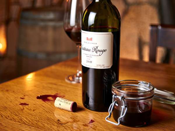 Zgubiłeś swoje wino? Sztuczka TikTok, dzięki której wino przetrwa wiele dni bez zepsucia (i bez użycia pompek lub specjalnych korków!).