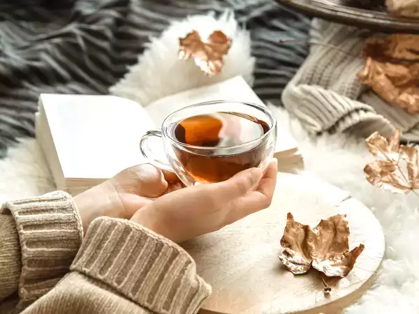 Bezsenność, niepokój, gonitwa myśli? Sekret snu może leżeć w gorącym kubku, który ignorujesz