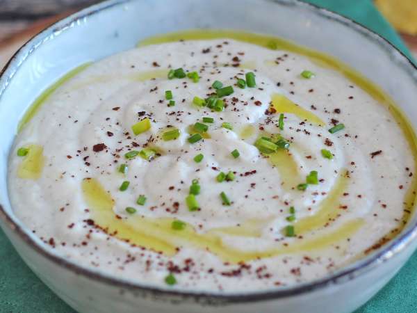 12 przepisów z fasolą z puszki, które całkowicie odmienią Twoje posiłki