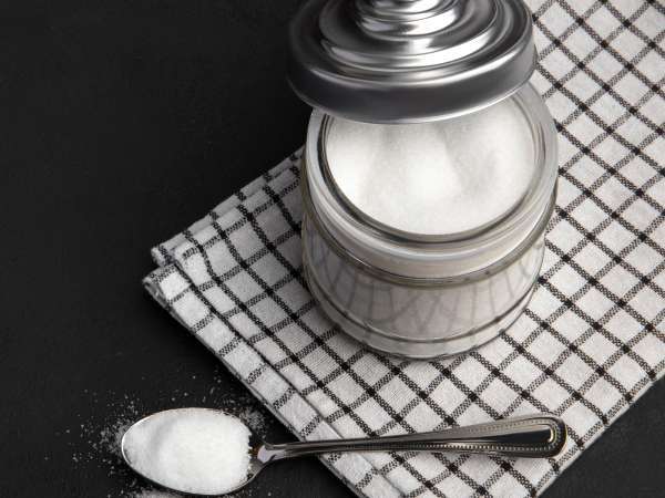 Ci, którzy zawsze trzymają cukier w tym samym słoiku, w ten sposób psuje się on bez naszej wiedzy.