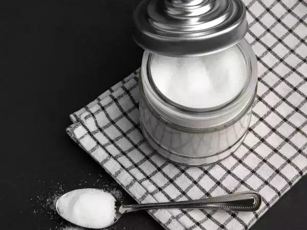 Ci, którzy zawsze trzymają cukier w tym samym słoiku, w ten sposób psuje się on bez naszej wiedzy.