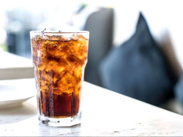 To, co naukowcy odkryli na temat słodkich napojów bezalkoholowych, zmienia wszystko, co myśleliśmy, że wiemy o mikrobiocie.