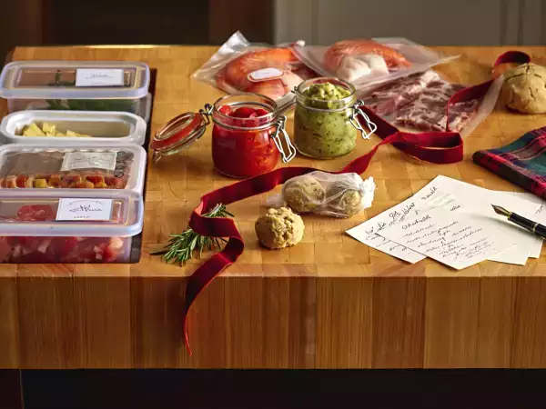 Oszczędzanie na Boże Narodzenie zaczyna się w listopadzie: co kupić teraz, by wydać mniej?