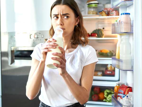 Picie zimnego mleka z butelki: nawyk, który osłabia układ odpornościowy