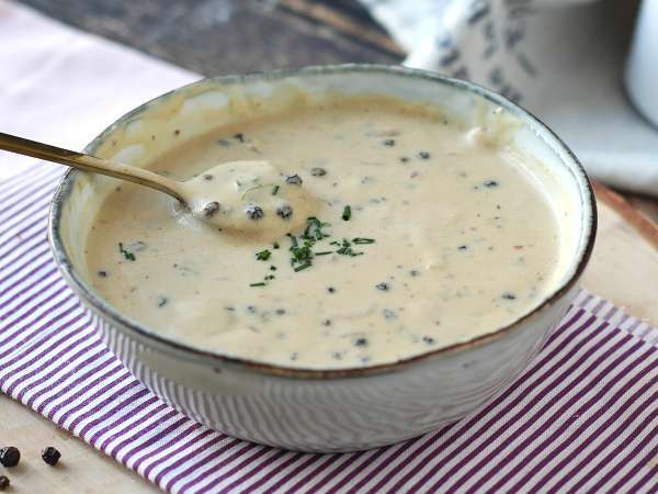 Ten sos będzie idealnie pasował do czerwonego świątecznego mięsa.