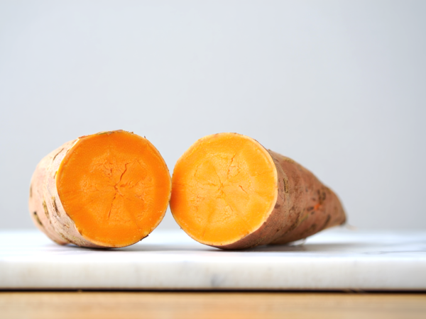 Czy mogę jeść słodkie ziemniaki, jeśli wykiełkowały?