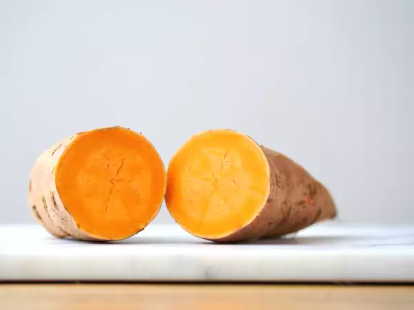 Czy mogę jeść słodkie ziemniaki, jeśli wykiełkowały?