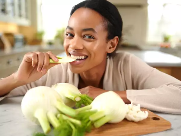 Dlaczego koper włoski jest idealny po wakacjach na opróżnienie brzucha?