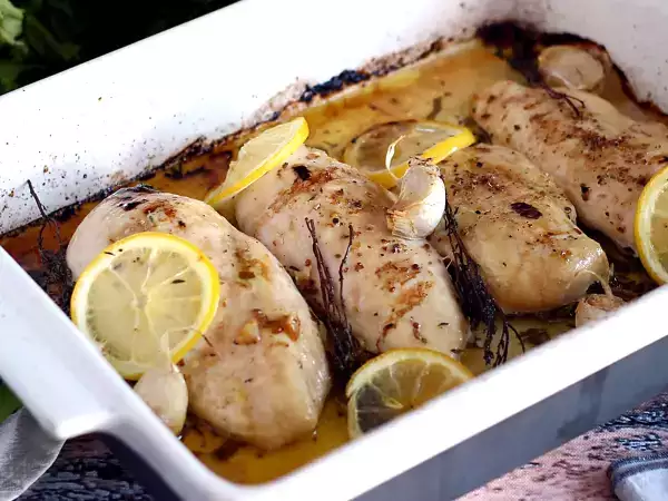 Kiedy cytryna rządzi: 8 dań głównych, w których cytryna nie jest wykończeniem .