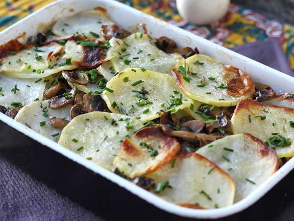 8 zapiekanek ziemniaczanych, które rozwiązują każdy posiłek tygodnia w piekarniku, frytkownicy powietrznej i ze słodkimi ziemniakami