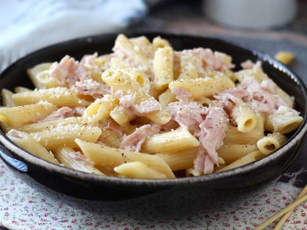 8 ratujących życie przepisów dla studentów: co ugotować, gdy spiżarnia i lodówka są prawie puste?