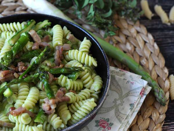 Co ugotować w marcu: 10 łatwych i zaskakujących sezonowych przepisów na cotygodniowe menu